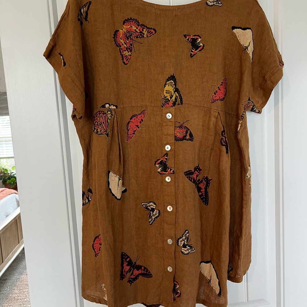 Butterfly Print Brown Top - Picture 2 of 2